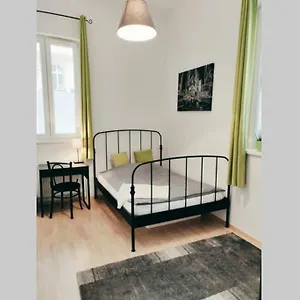 https://the-amadeus-tram-station-to-the-opera-2-mins-away.vienna-besthotels.com