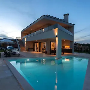 https://villa-luxurise-perla-exclusive-mit-pool-jacuzzi-und.in-istria.net