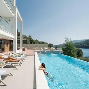 https://villa-vlastelini-ii-labin-istria.in-istria.net
